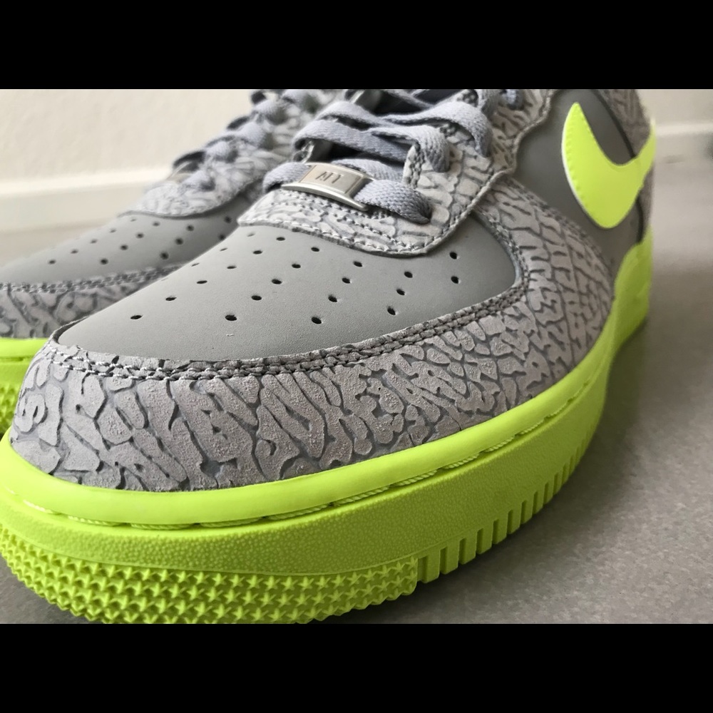 Nike Air Force 1 wolf grey elephant/volt size 11